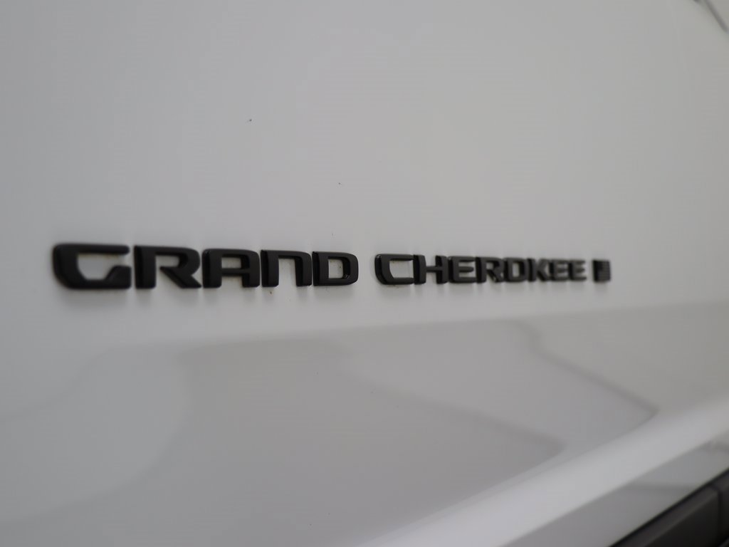 Used 2022 Jeep Grand Cherokee Altitude image 13