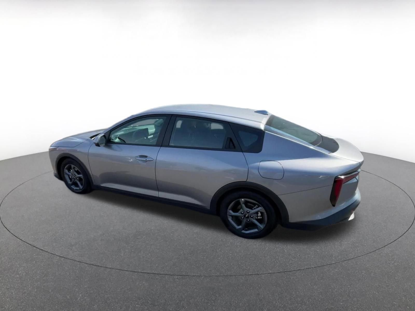 Used 2025 Kia K4 LXS image 11