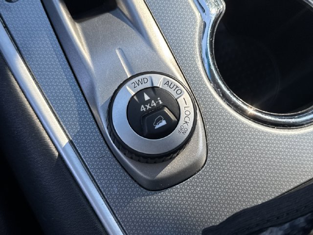 Used 2018 Nissan Pathfinder SL AWD/4WD image 30
