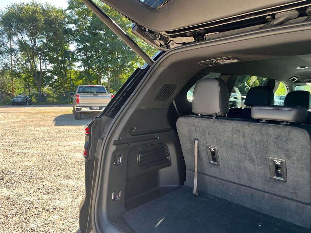 Used 2024 GMC Acadia Elevation FWD image 11