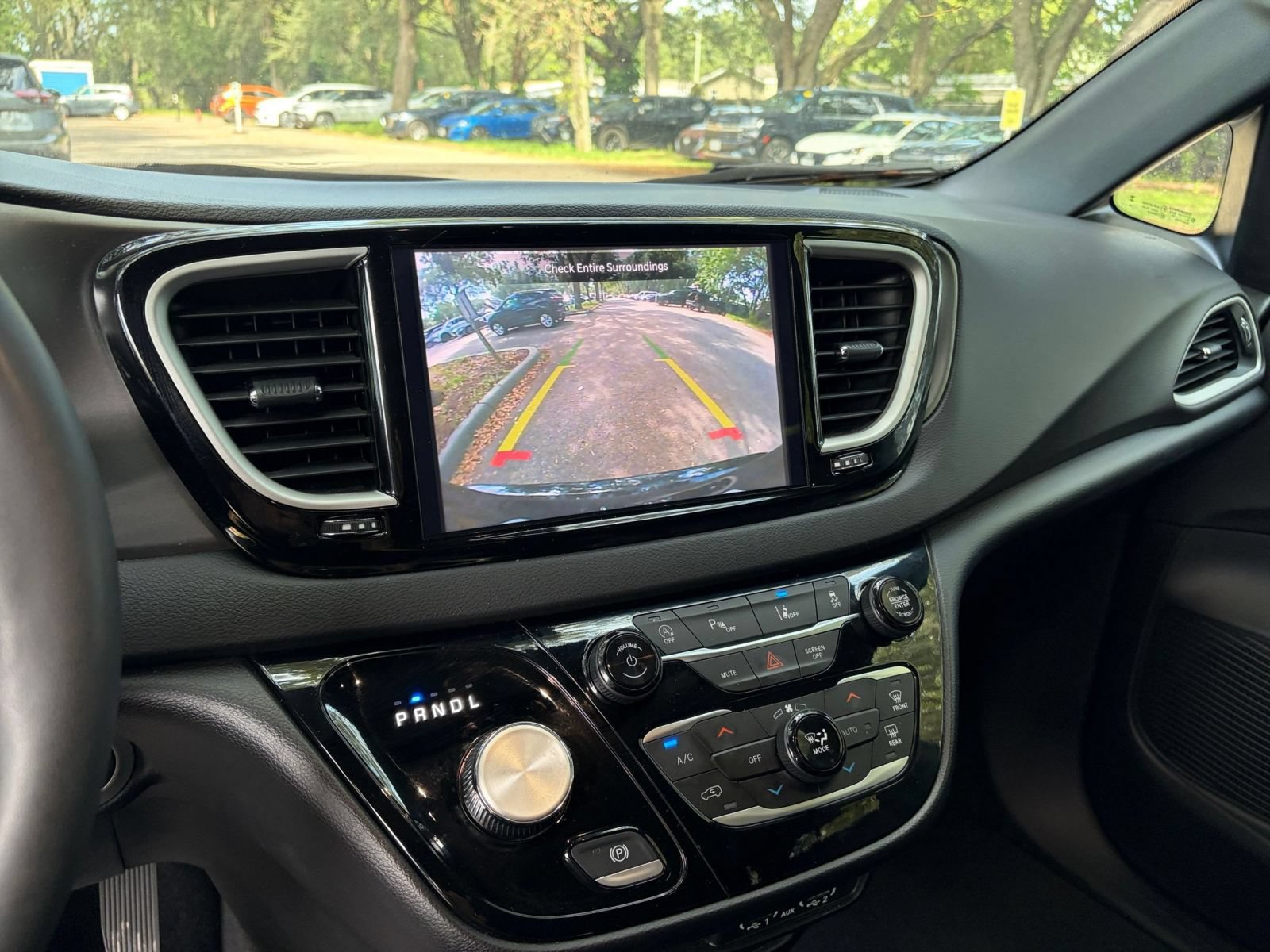 Used 2025 Chrysler Pacifica Select FWD image 26