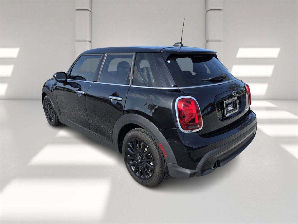 Used 2023 MINI Cooper 4-Door Hardtop image 6