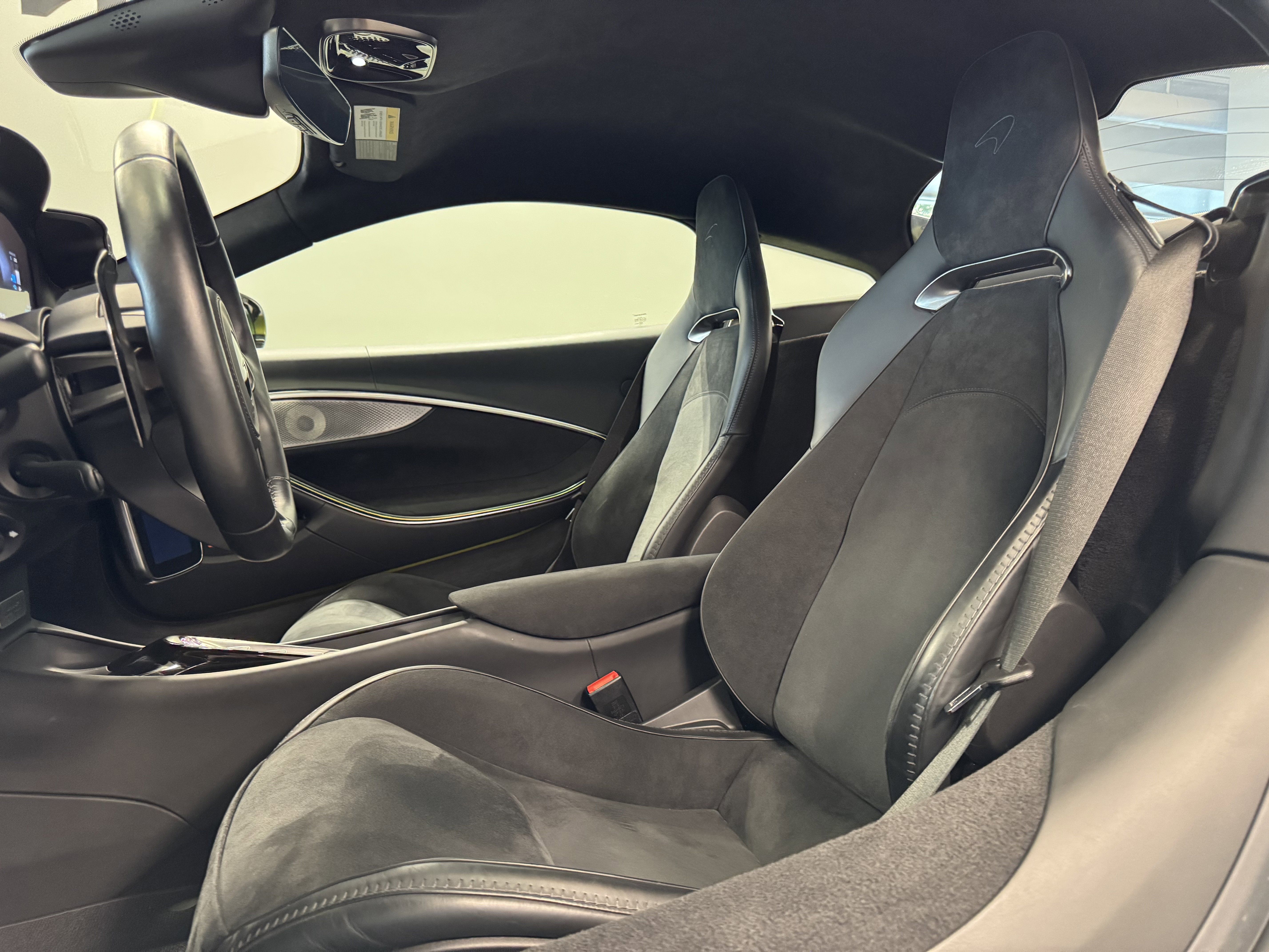 Used 2023 McLaren Artura image 10