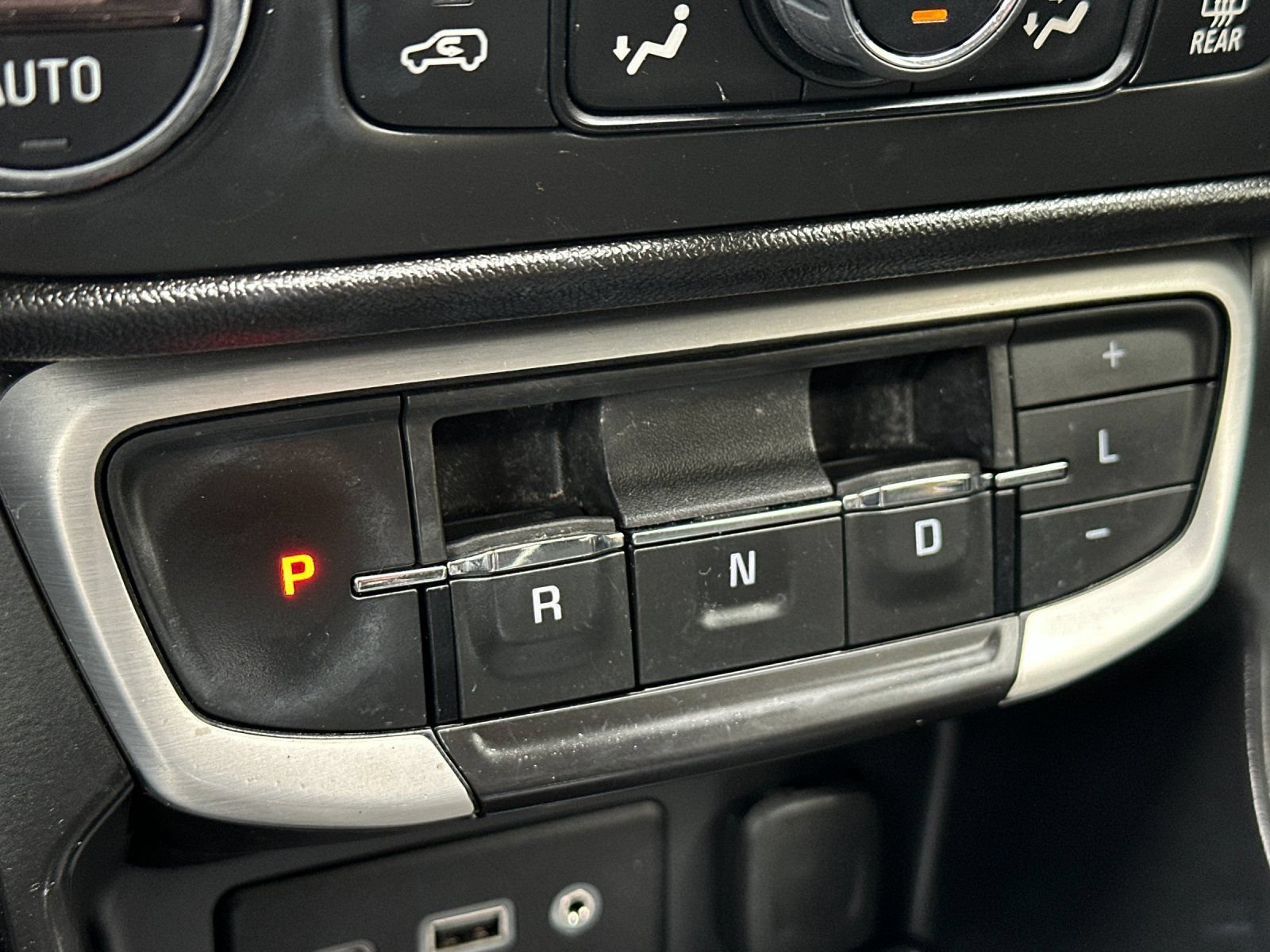 Used 2023 GMC Terrain SLE w/ Driver Convenience Package FWD image 20