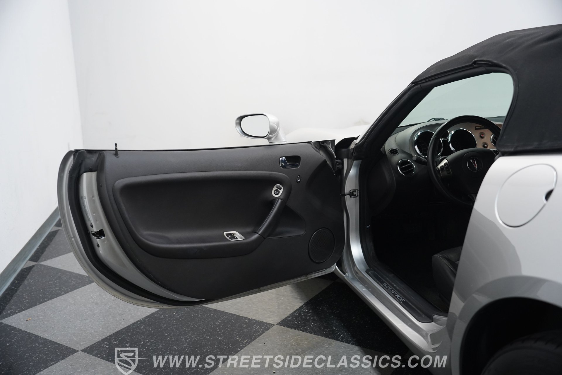 Used 2007 Pontiac Solstice GXP w/ Premium Package RWD image 35