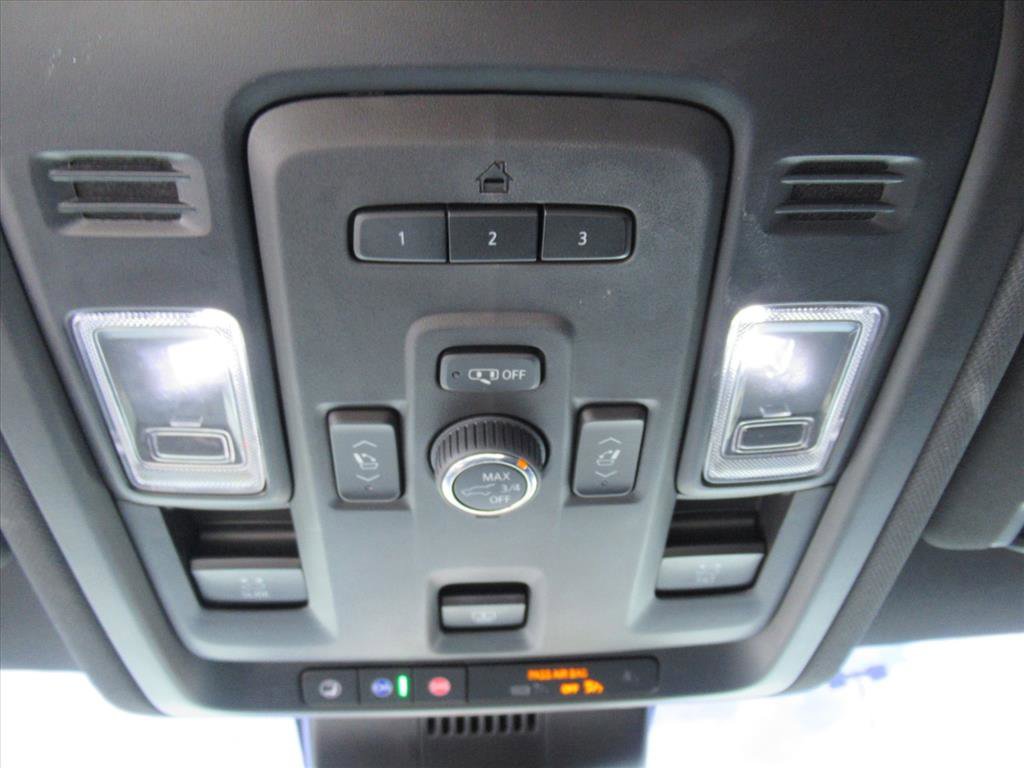 Used 2023 GMC Yukon AT4 image 28