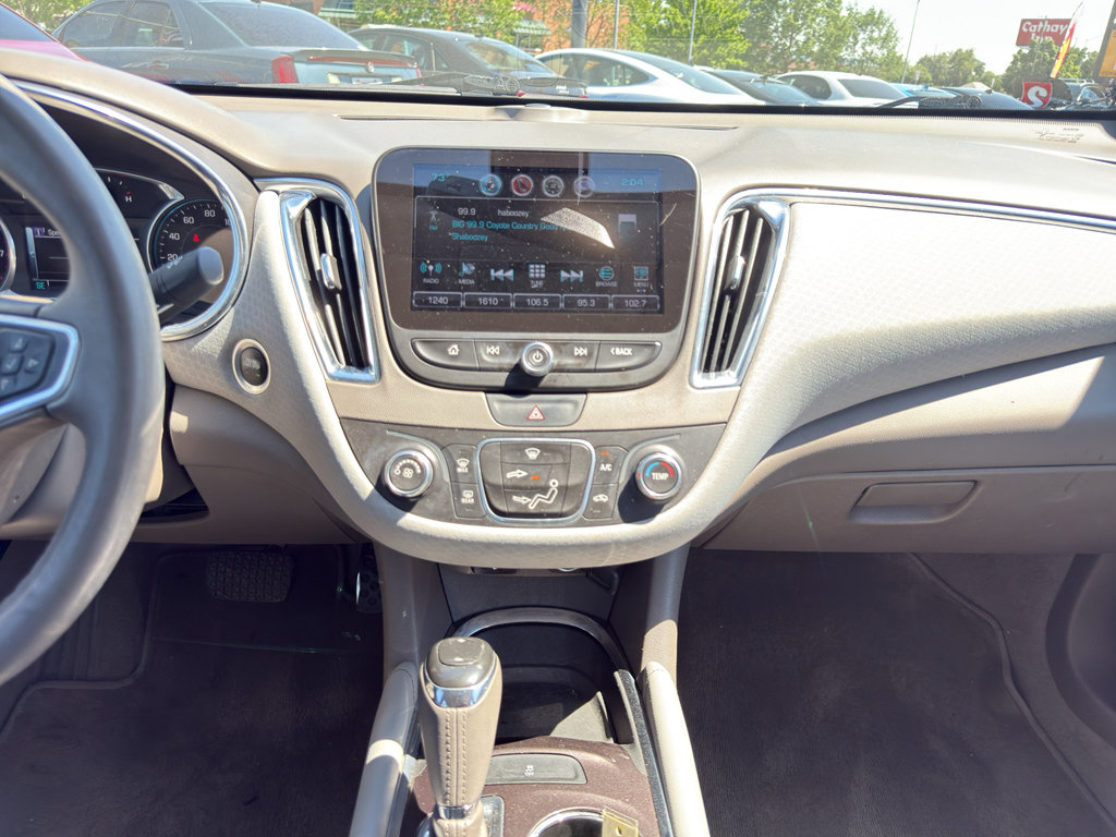 Used 2018 Chevrolet Malibu LT FWD image 22