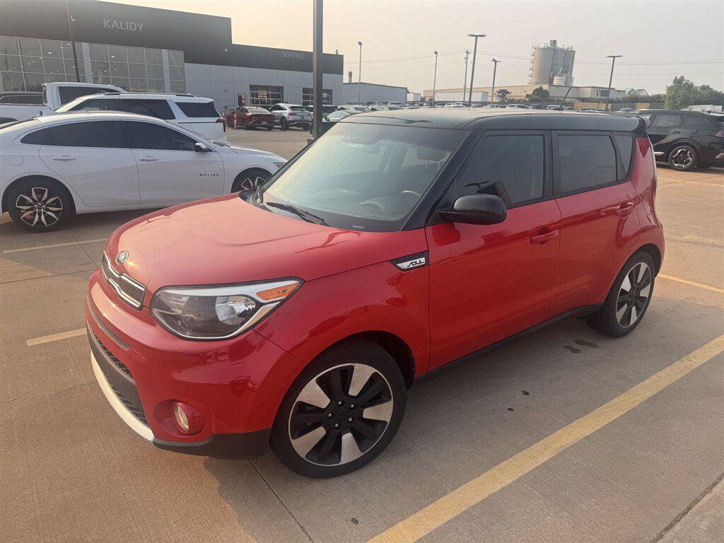 Used 2017 Kia Soul + w/ Designer's Package FWD image 2