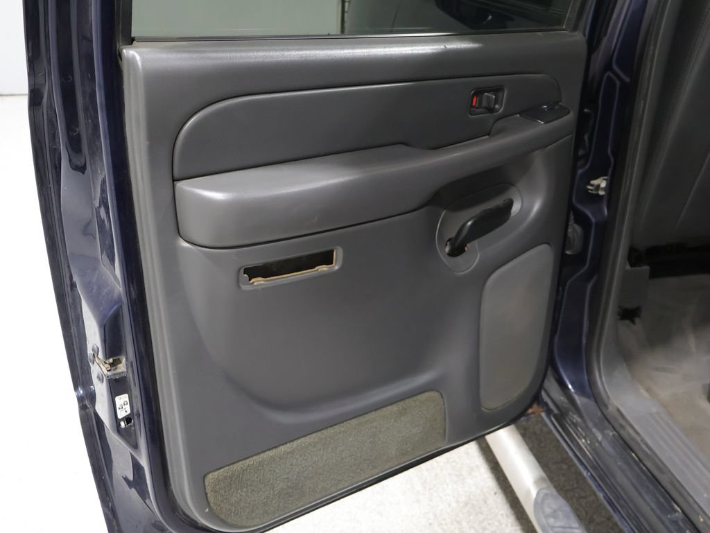 Used 2004 Chevrolet Avalanche 4x4 w/ Preferred Equipment Group image 25