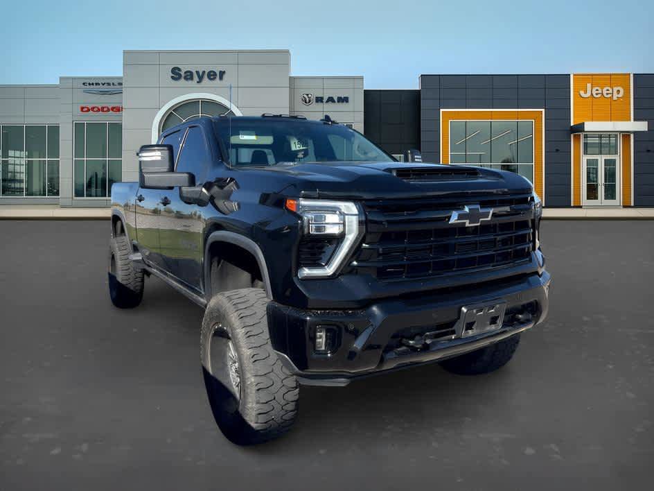 Used 2024 Chevrolet Silverado 3500 LTZ w/ LTZ Plus Package AWD/4WD image 2