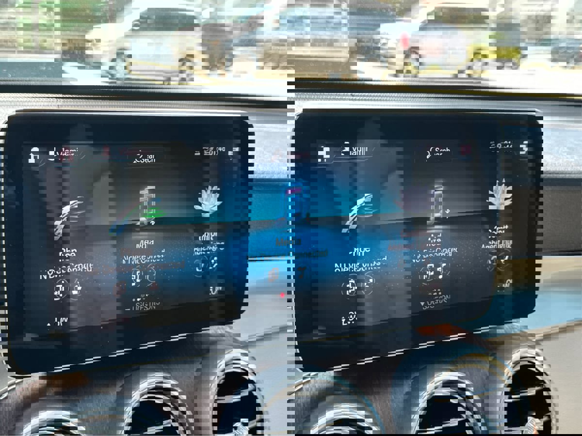 Used 2020 Mercedes-Benz GLC 300 4MATIC w/ Premium Package image 40