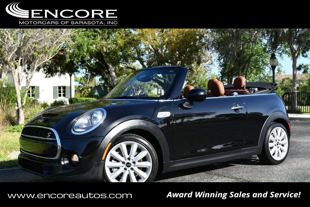 Used 2018 MINI Cooper S image 1