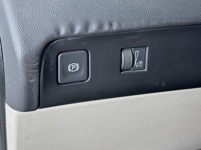 Used 2023 Buick Enclave Essence AWD/4WD image 10