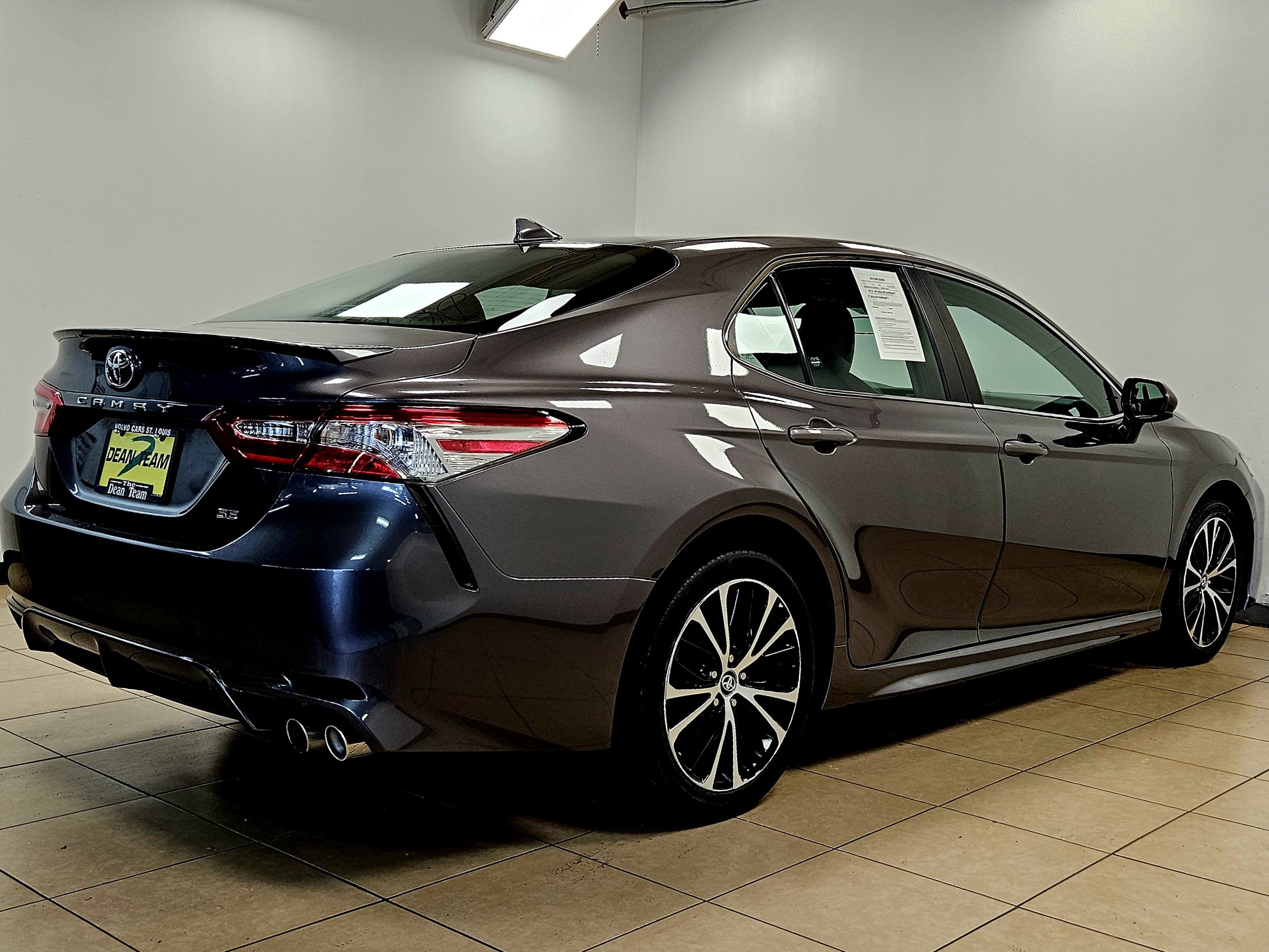Used 2020 Toyota Camry SE image 4