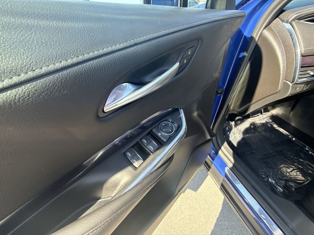 Used 2023 Cadillac XT4 Luxury w/ Cold Weather Package image 13