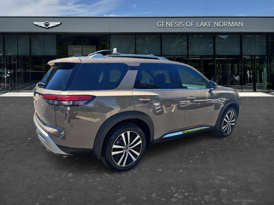 Used 2024 Nissan Pathfinder Platinum AWD/4WD image 5