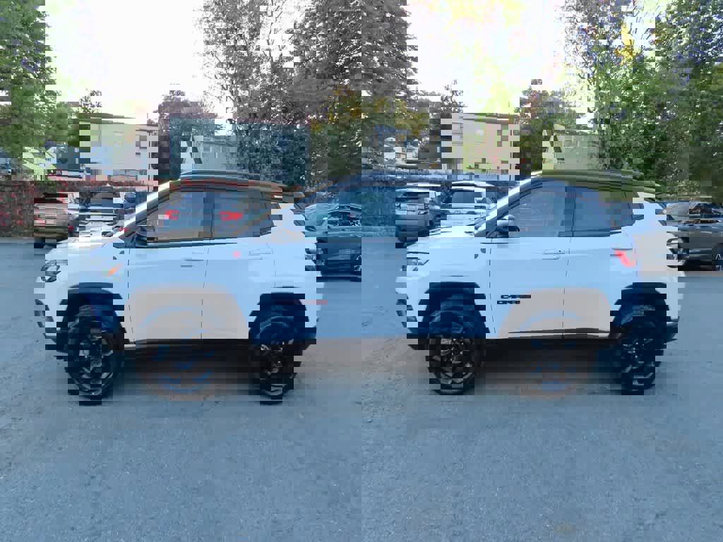 Used 2024 Jeep Compass Trailhawk image 3