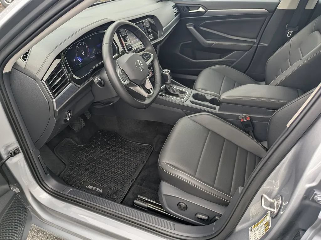 Used 2023 Volkswagen Jetta SE FWD image 9