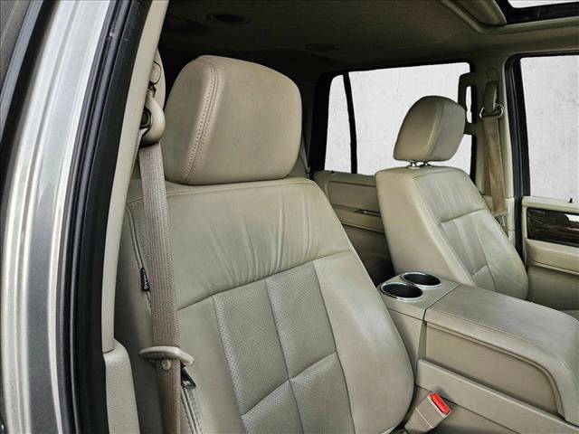 Used 2008 Lincoln Navigator image 22