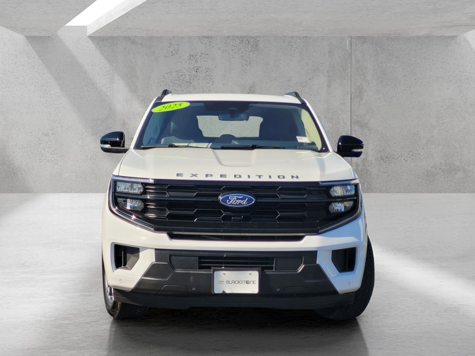 Used 2025 Ford Expedition Active AWD/4WD image 3