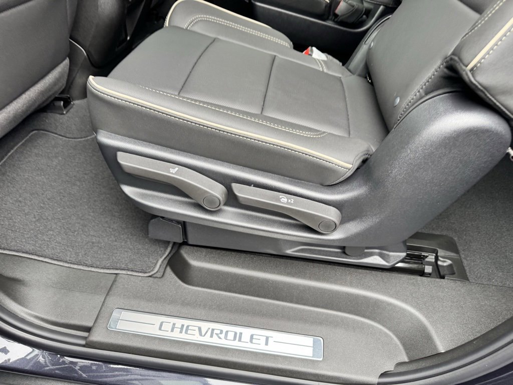 New 2025 Chevrolet Suburban Premier image 31