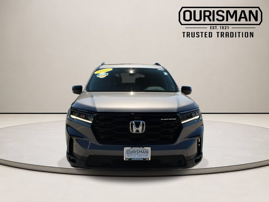 Certified 2025 Honda Pilot Black Edition image 4