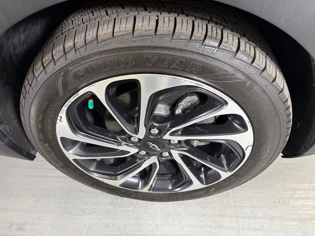 Used 2022 Chevrolet Bolt EUV Premier w/ Sun & Sound Package FWD image 14