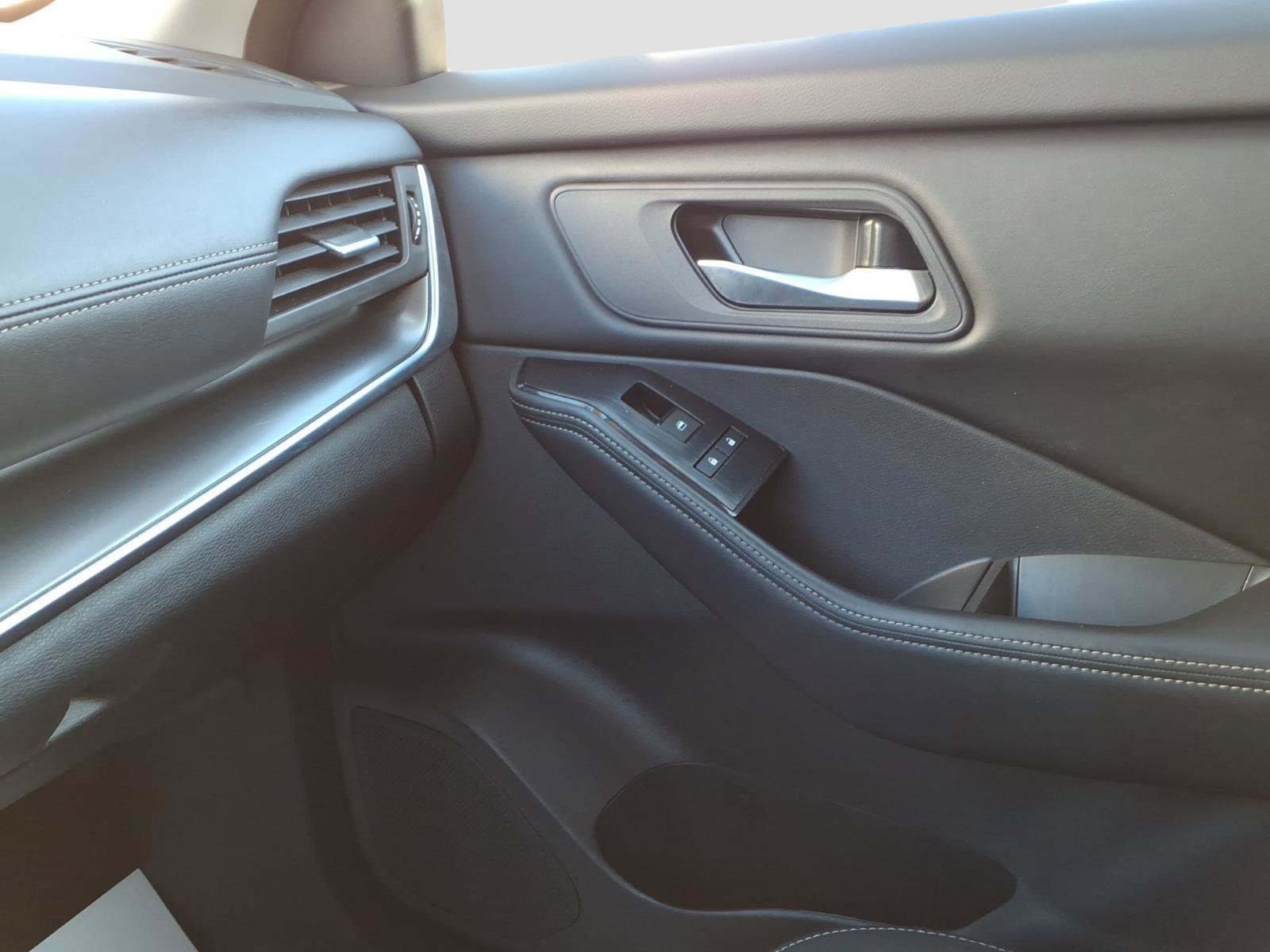 Certified 2025 Nissan Rogue SV image 19