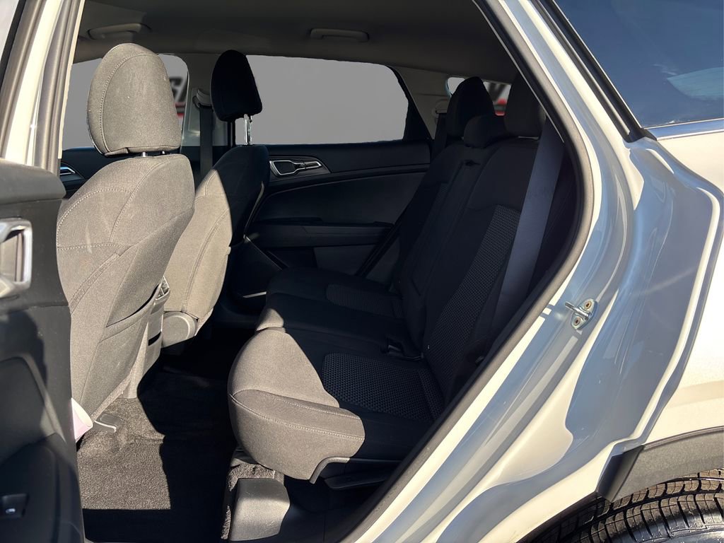 Used 2023 Kia Sportage LX image 10