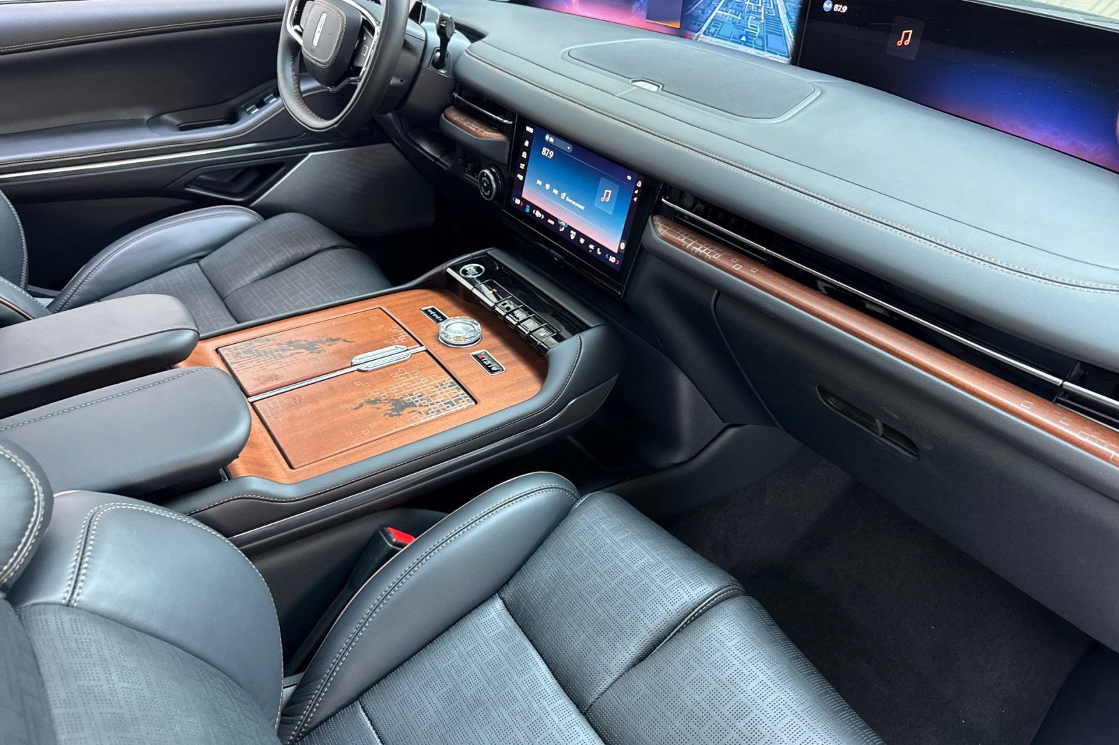 New 2027 Lincoln Navigator L Black Label AWD/4WD image 12