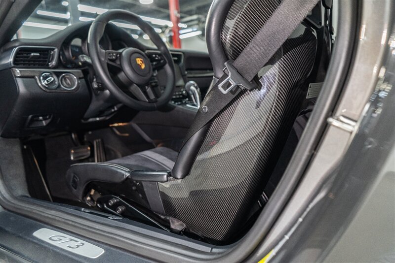 Used 2018 Porsche 911 GT3 RWD image 25