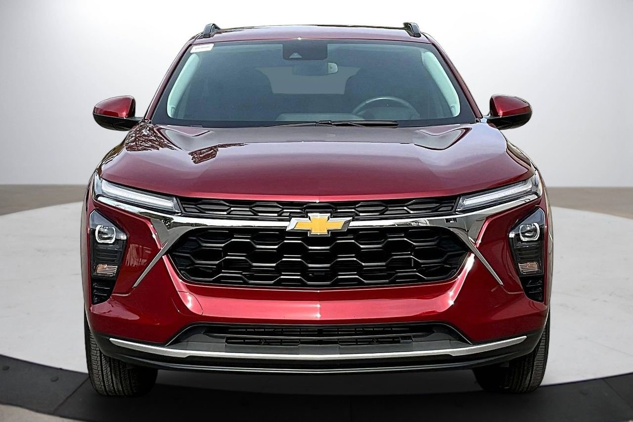 Used 2024 Chevrolet Trax LT w/ Driver Confidence Package image 3