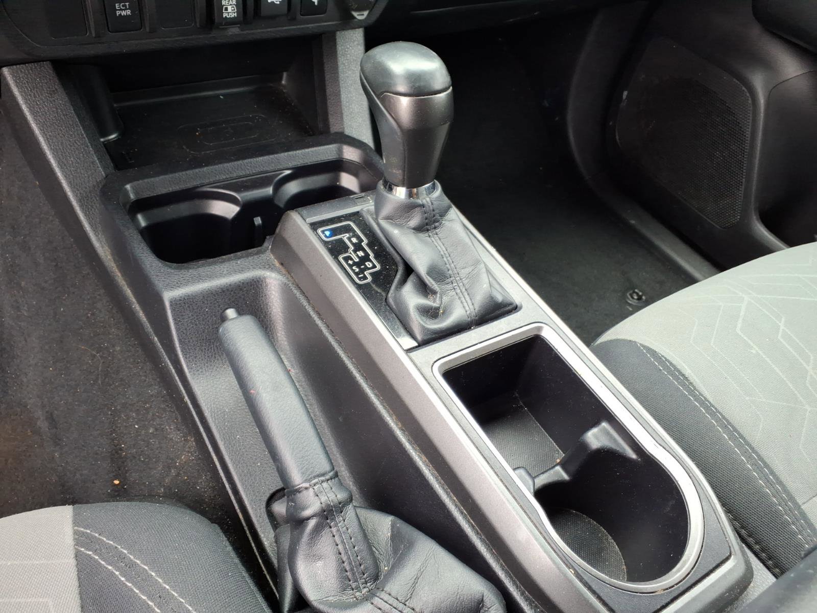 Used 2022 Toyota Tacoma TRD Off-Road AWD/4WD image 11