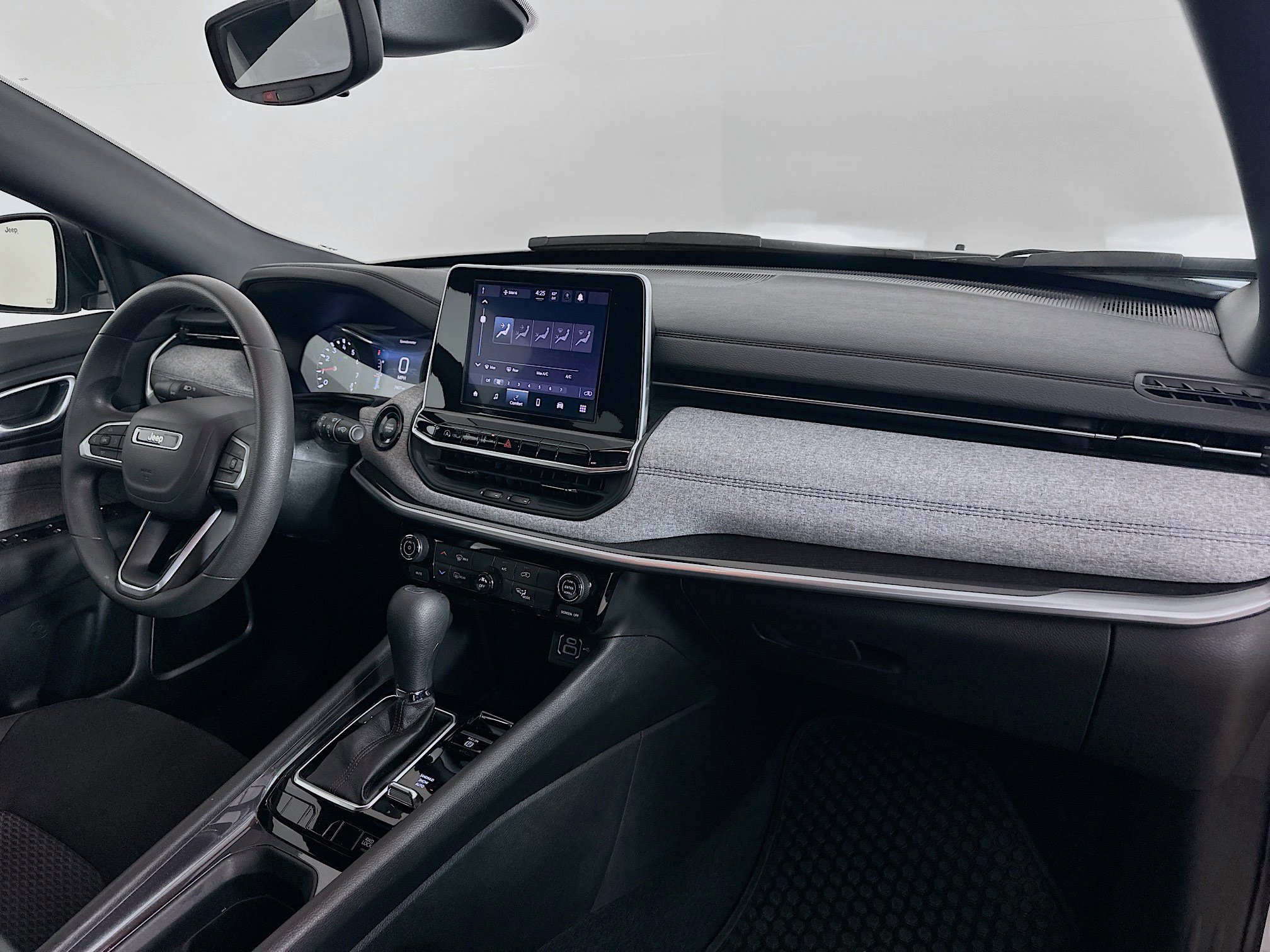 Certified 2025 Jeep Compass Sport image 33