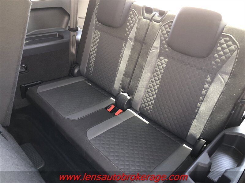 Used 2019 Volkswagen Tiguan S w/ 3rd Row Seat Package AWD/4WD image 18