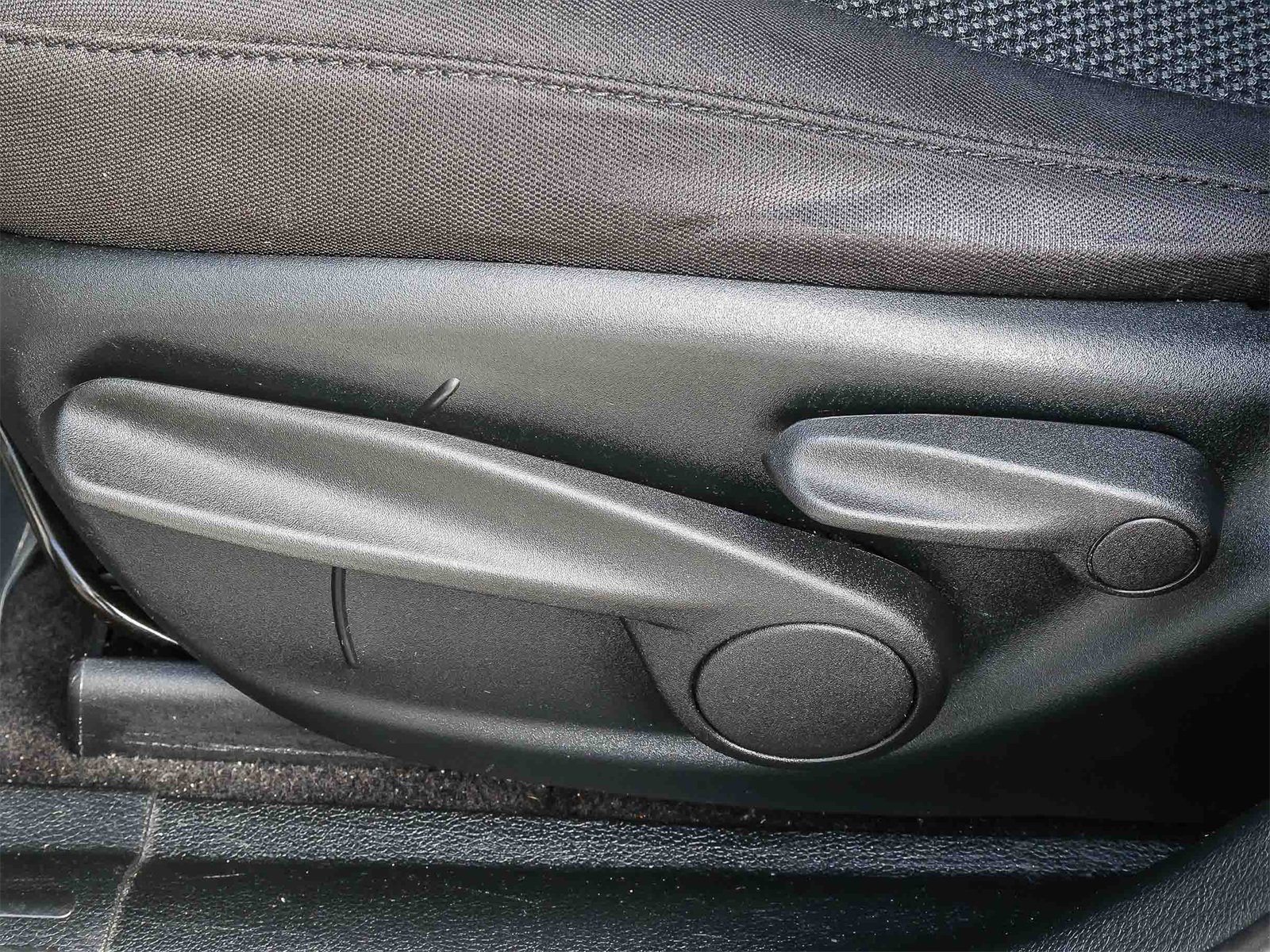 Used 2019 Jeep Cherokee Latitude w/ Popular Appearance Group image 23