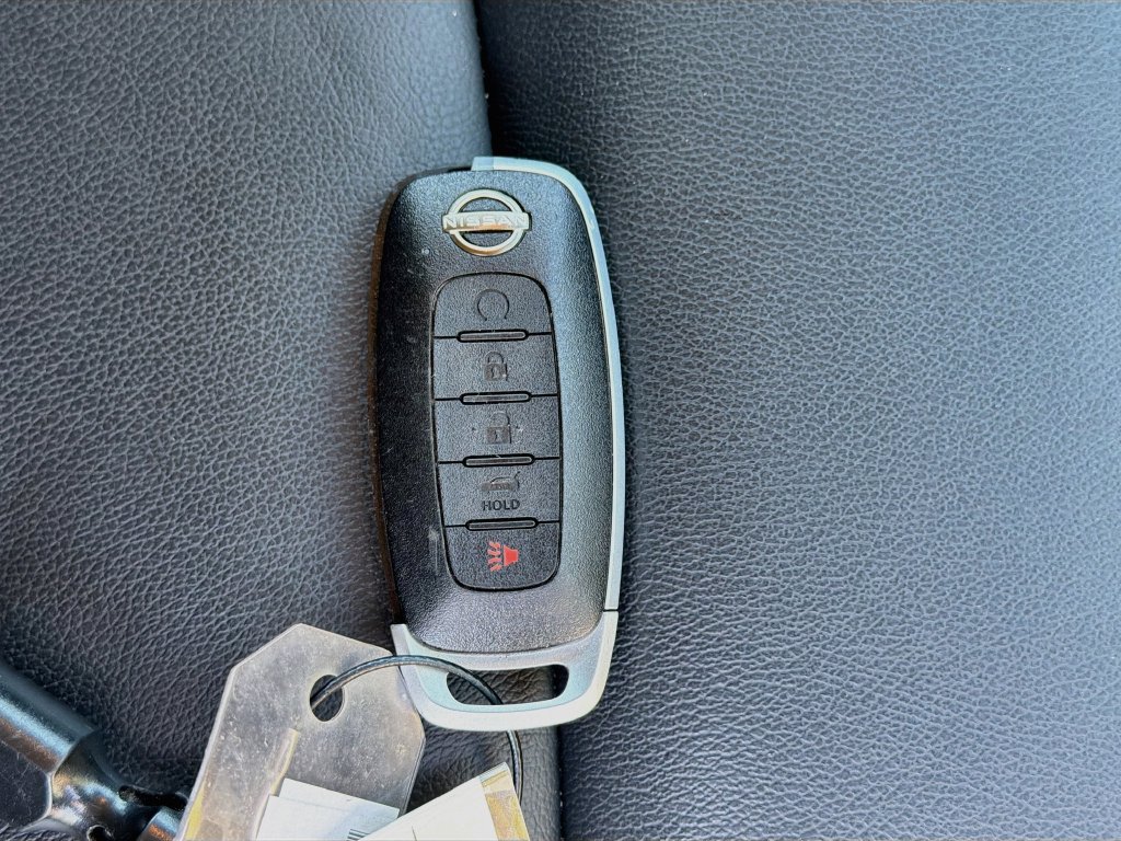 Used 2025 Nissan Pathfinder SL AWD/4WD image 35