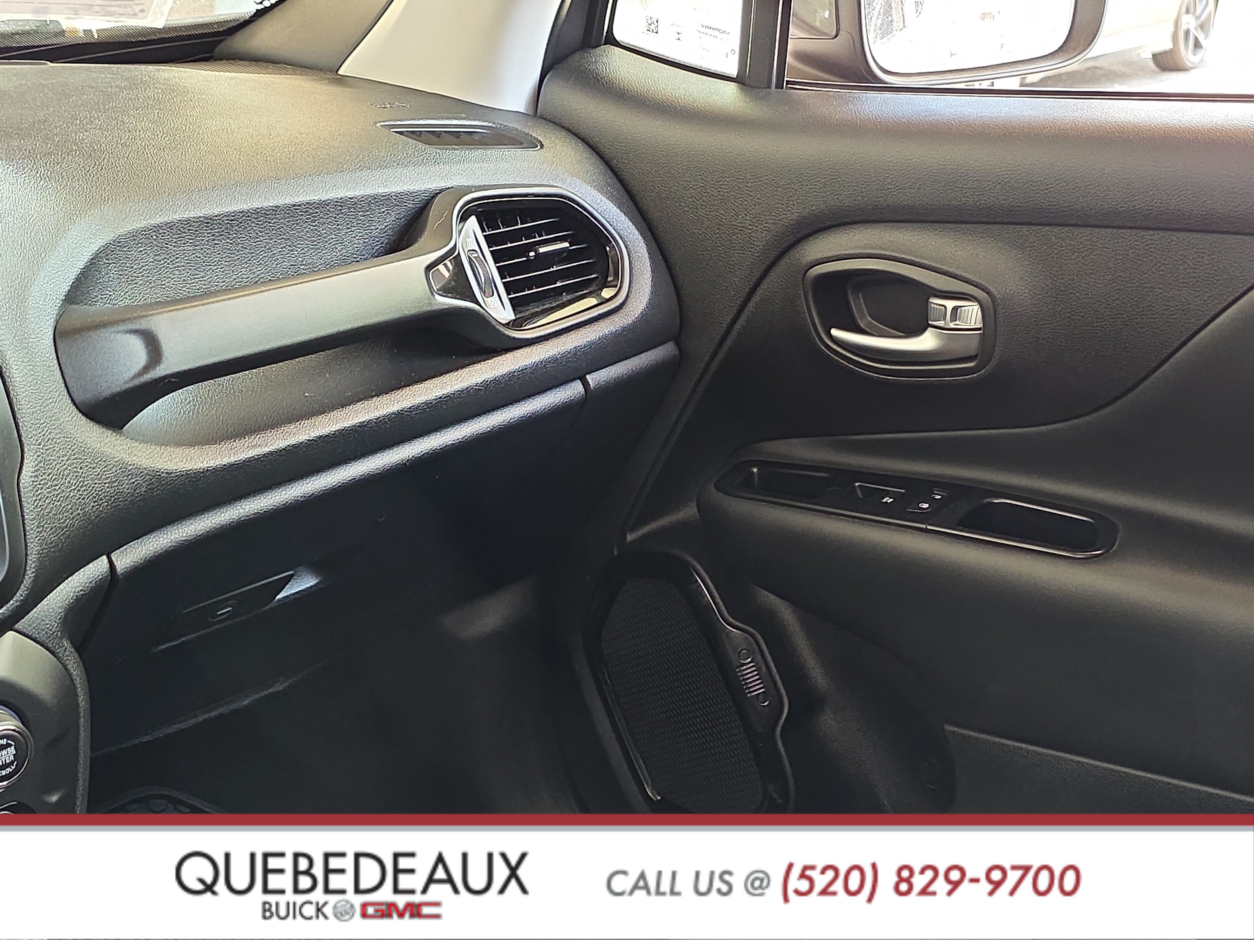 Used 2018 Jeep Renegade Altitude w/ Advanced Technology Group FWD image 18
