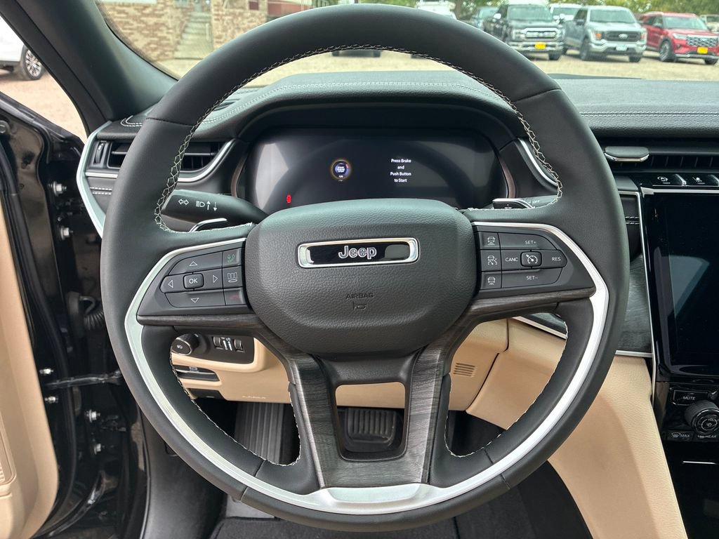 Used 2025 Jeep Grand Cherokee L Limited w/ Luxury Tech Group II AWD/4WD image 15