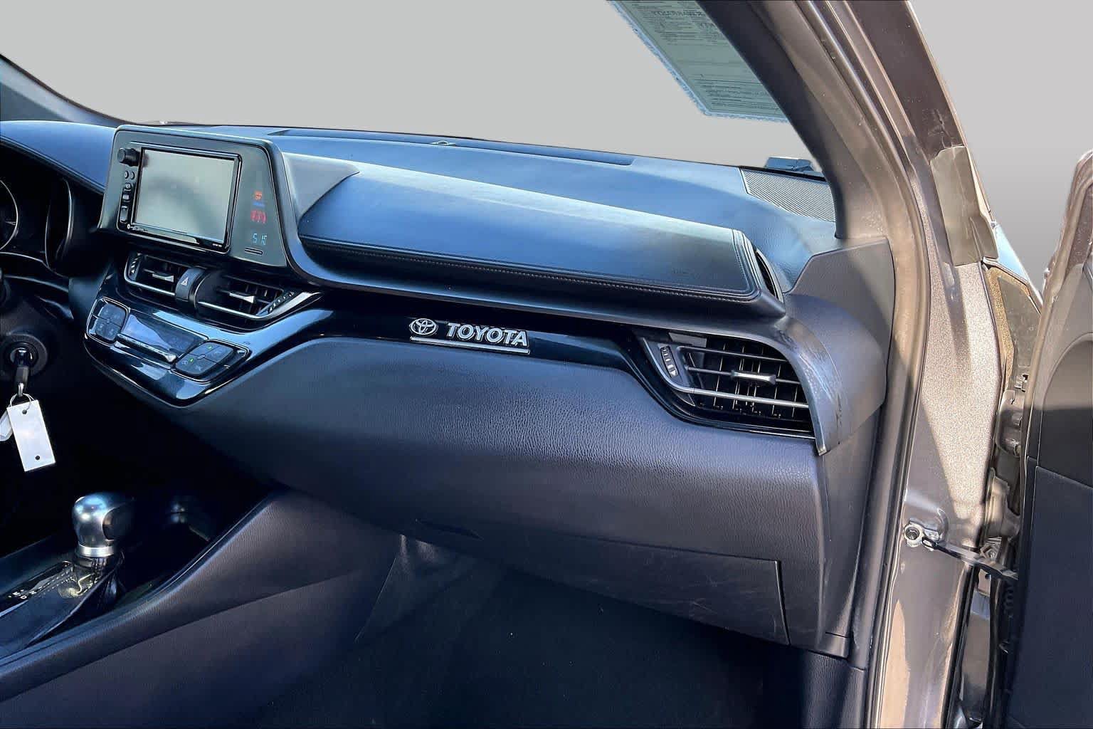 Used 2018 Toyota C-HR XLE FWD image 16