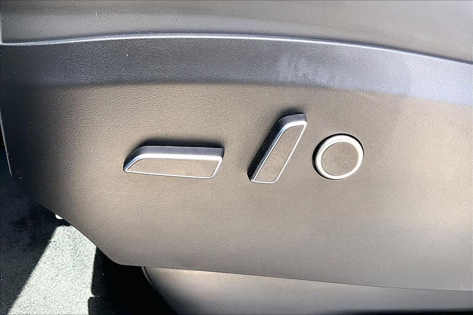 Used 2024 Tesla Model X AWD/4WD image 29