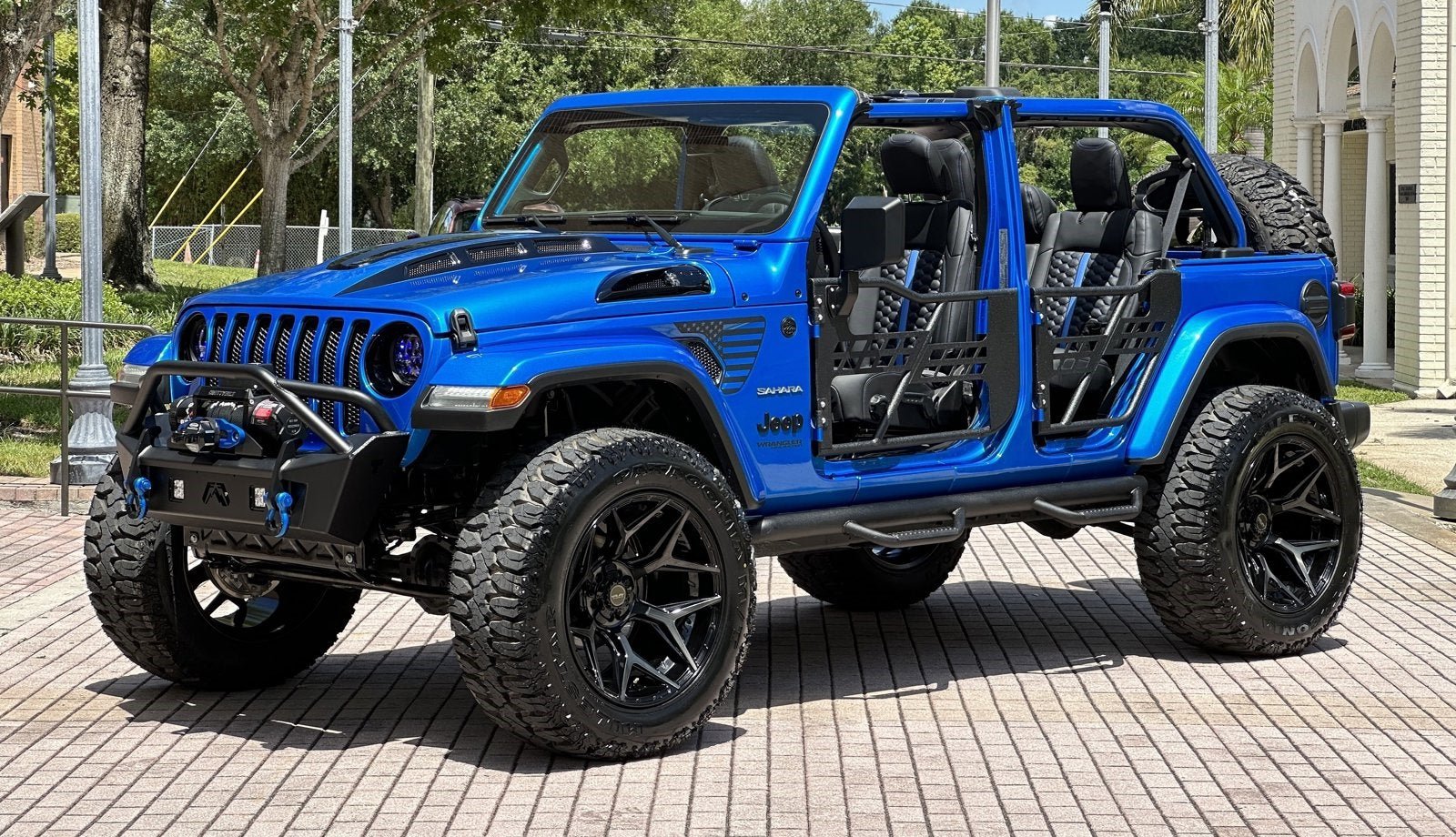 Used 2022 Jeep Wrangler Unlimited Sahara w/ LED Lighting Group AWD/4WD image 8
