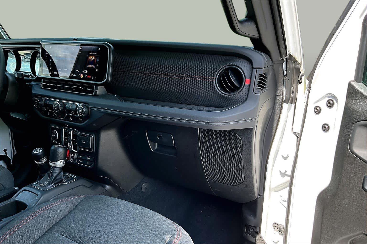 Used 2025 Jeep Wrangler Unlimited Rubicon AWD/4WD image 19