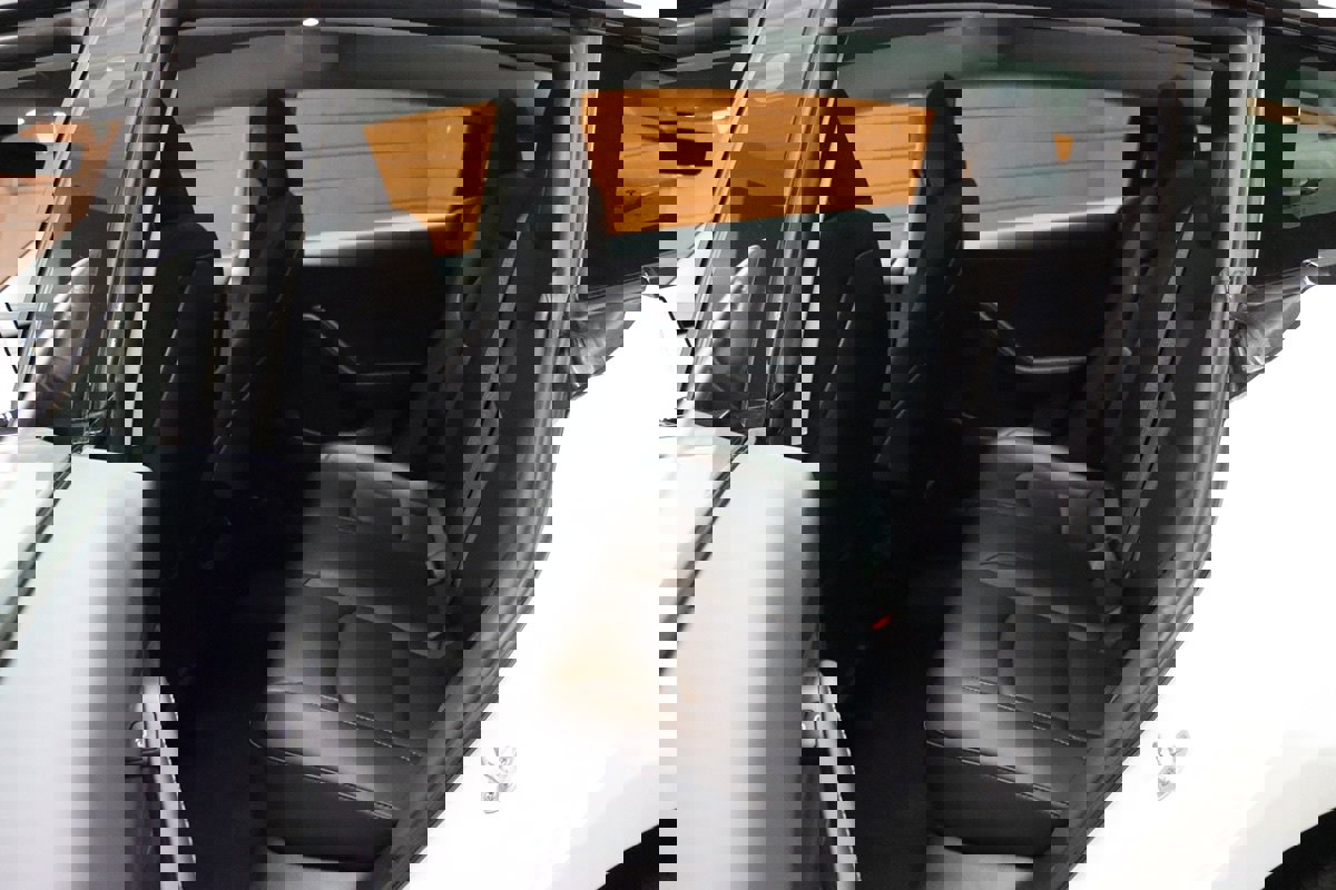 Used 2023 Tesla Model 3 Standard Range image 39