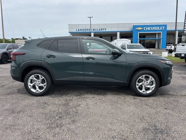 New 2026 Chevrolet Trax LS w/ LS Convenience Package FWD image 2