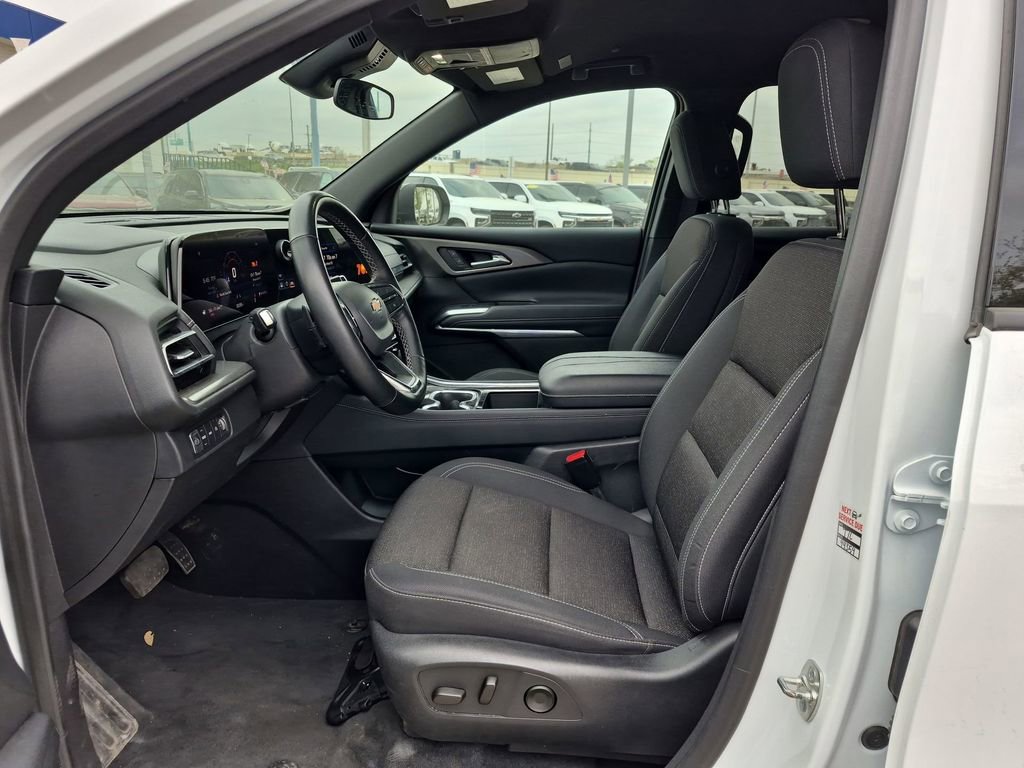 Certified 2025 Chevrolet Traverse LT image 11