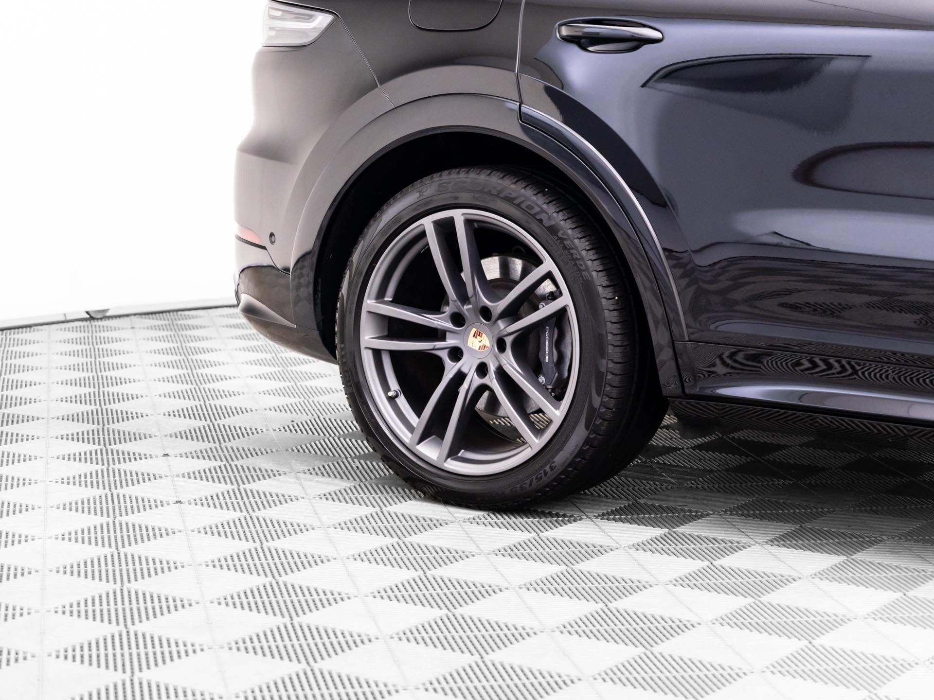 Used 2023 Porsche Cayenne Platinum Edition AWD/4WD image 33