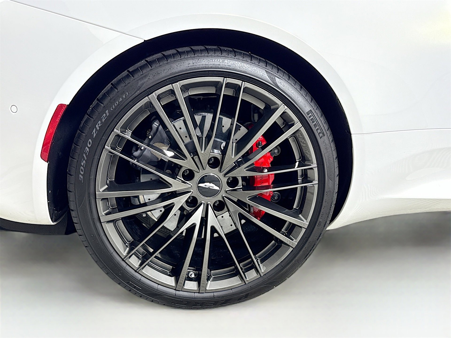 Used 2023 Aston Martin DBS Coupe image 27