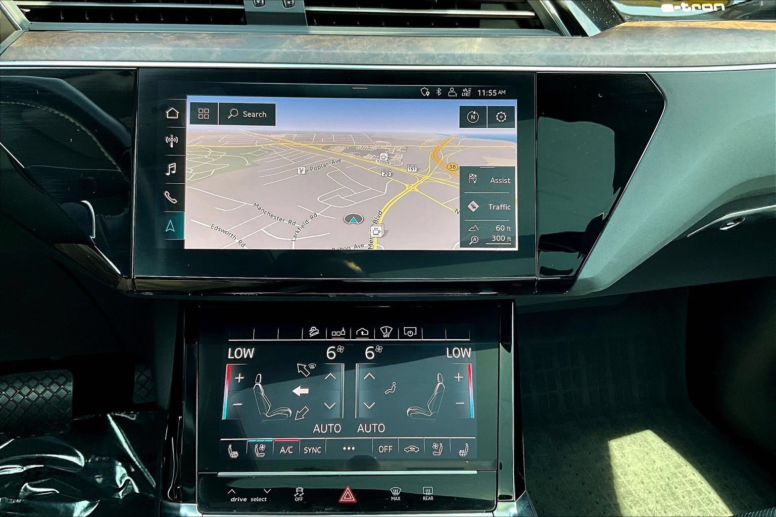 Used 2019 Audi e-tron Prestige w/ Prestige Package AWD/4WD image 12