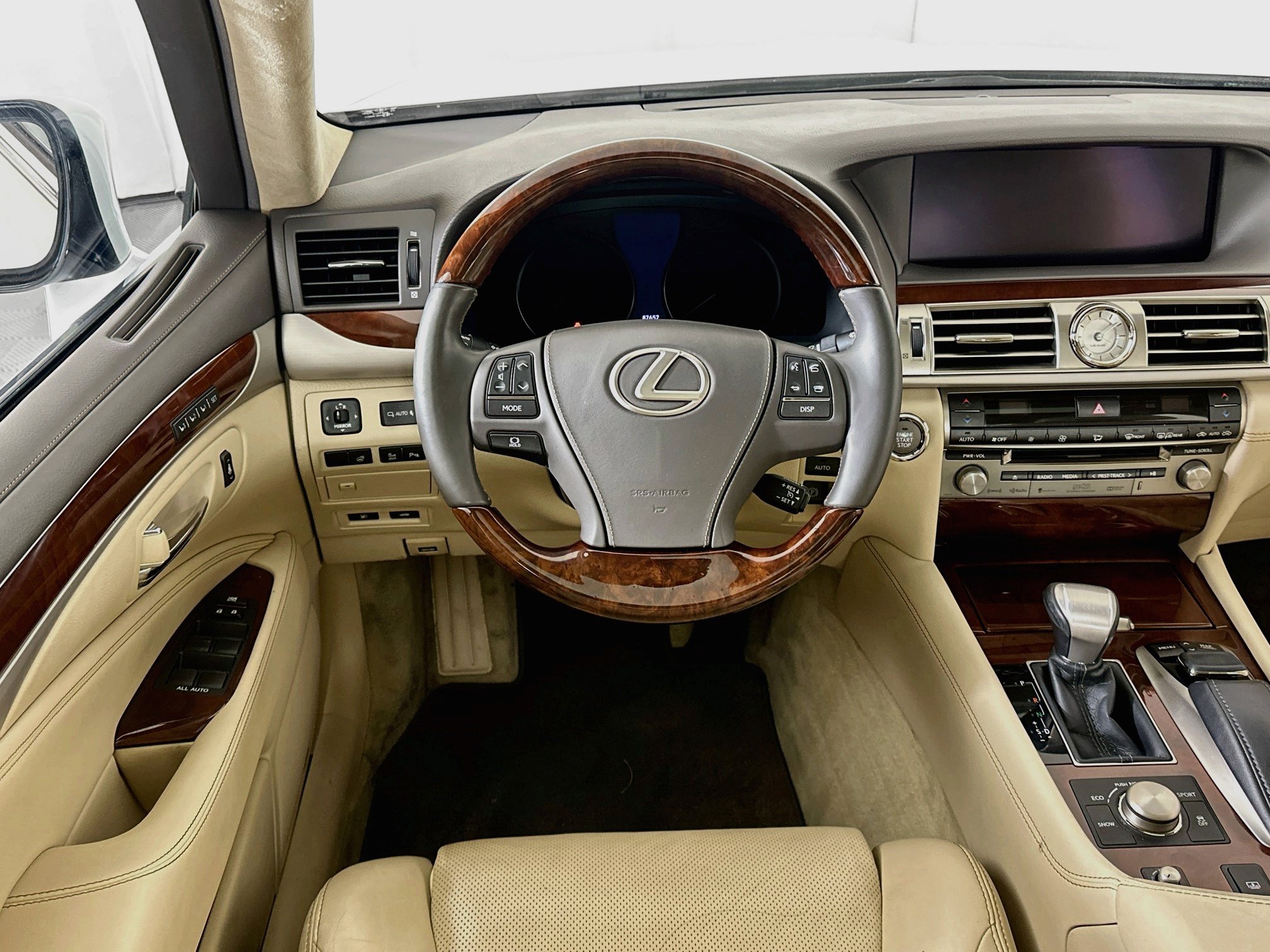 Used 2015 Lexus LS 460 w/ Comfort Package RWD image 18